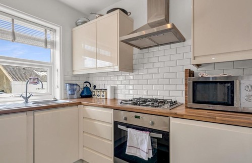 Herne Bay Apartamento | Pass the Keys Stylish period seaside apartment direct sea view