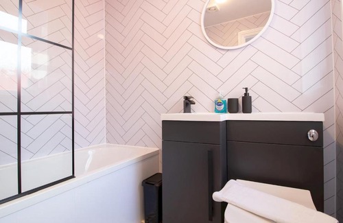 Blyth Casa | Pass the Keys Stylish Terrace with Free Parking