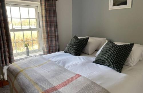 Hulme End Casa | Pass the Keys The Old Shop Family Cottage for 6 & Furry Friends