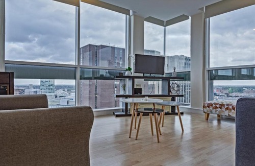 Theatreland Birmingham Apartamento | Pass the Keys Top Floor Penthouse 2 Bed Central City View