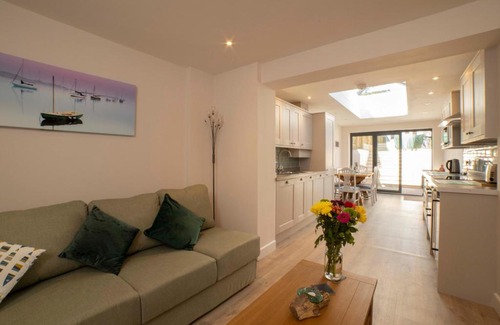 Cowes Casa | Pass the Keys Townhouse Cowes, Newly Refurbished Garden House