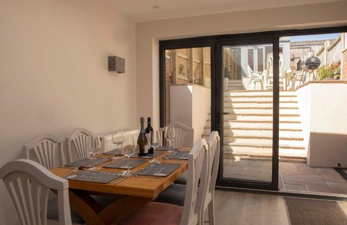 Cowes Casa | Pass the Keys Townhouse Cowes, Newly Refurbished Garden House