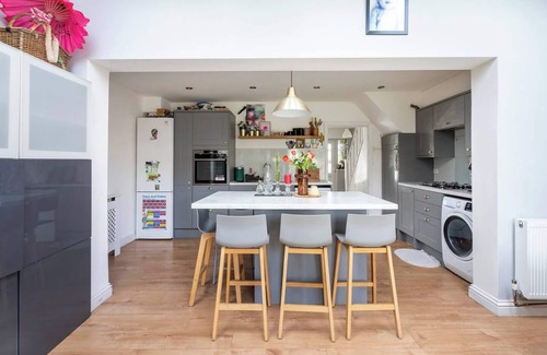 Worcester Park Casa | Pass the Keys | Urban Serenity - 30-min-from-city