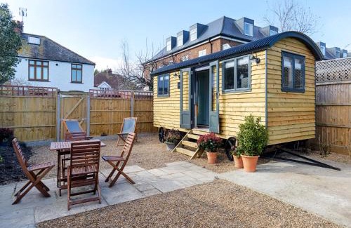 Ewelme Casa | Pass the Keys Whitstable Shepherds Hut minutes from the Harbour