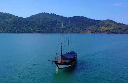 Paraty Alquiler De Eote | Passeio de barco na Escuna Ibiza