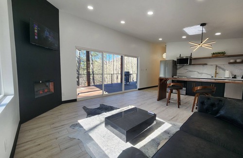 Laurelville Cabina | Passion @ The Patch, Lux Couples Getaway w/ View, massage chairs, movie theater