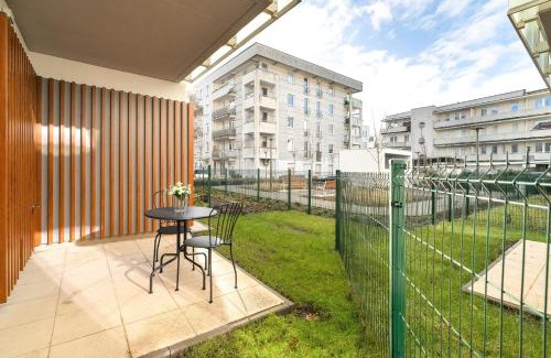 Grunwald Apartamento | Pastel Blue Studio Grunwald with Garden & Parking Poznań by Noclegi Renters
