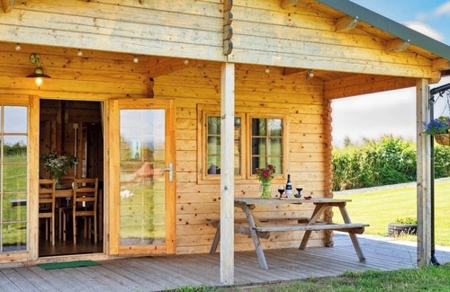 Okehampton Cabina | Pastures Green (Oak Tree Lane) Gorgeous rustic charm