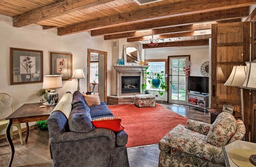 Patagonia Cabaña | ¡NUEVO! Patagonia Cottage w / Patio + Yard, Walk to Town!