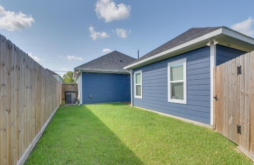 Northeast Houston Apartamento | Patio and Fenced Yard Apt 9 Mi to Dtwn Houston!