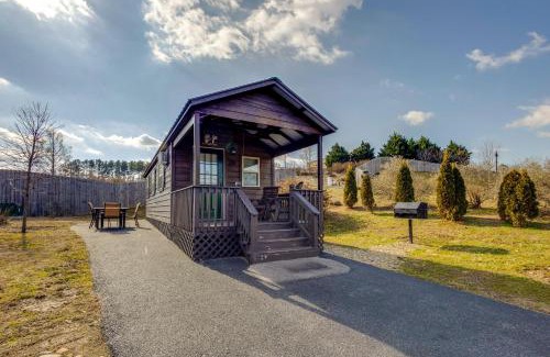 Sevierville Casa | Patio, Fire Pit and Grill Central Sevierville Cabin