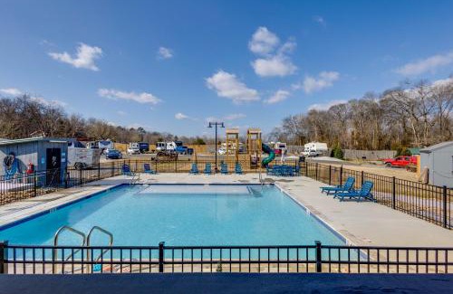 Sevierville Casa | Patio, Fire Pit and Grill Central Sevierville Cabin