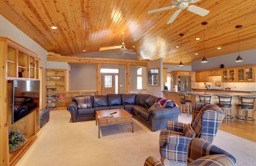 Sierra Pines Casa | Patio & Forest View: Peaceful Show Low Home