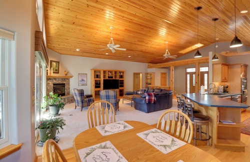 Sierra Pines Casa | Patio & Forest View: Peaceful Show Low Home
