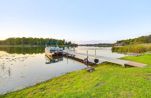 Siren Casa | Patio, Views and Hot Tub Quiet Lakeside Cabin