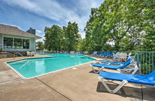 Village of Four Seasons Apartamento | Patio, Views and Pools Lake of the Ozarks Condo!