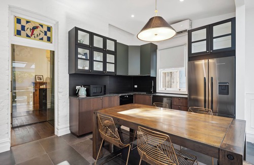 South Fremantle Casa | Paton House, Beach 250m | Heritage Luxe w/ Fireplace and 86" TV