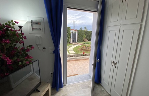 Paralia Apartamento | Patras Blue Suite - ground floor apartment with all the necessary amenities.