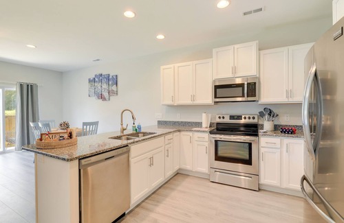 Hampstead Casa | Patriotic Hampstead Retreat w/ Patio & Grill!
