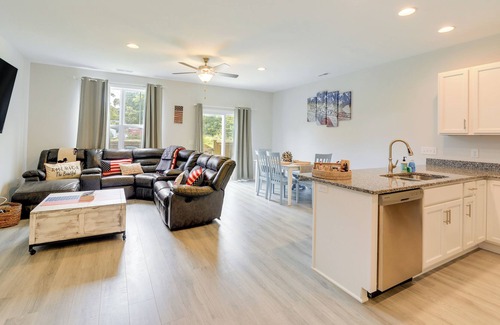 Hampstead Casa | Patriotic Hampstead Retreat w/ Patio & Grill!