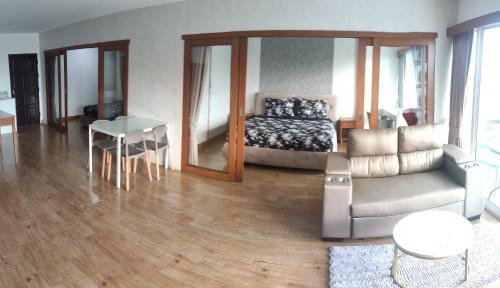 Central Pattaya Apartamento | Pattaya Beach View Talay 6 by AEGEAN Suite Condo