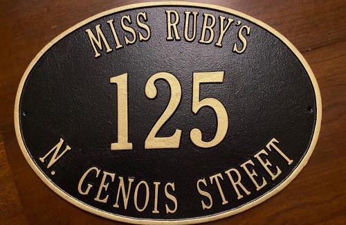 Mid-City Apartamento | PAUSED - Miss Ruby's Mid-City