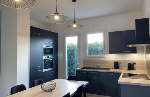 Brout-Vernet Casa | Pavillon rénové avec jardin arboré, proche centre-ville, véranda, parking, wifi, idéal familles - FR-1-489-417