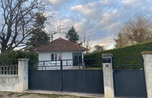 Brout-Vernet Casa | Pavillon rénové avec jardin arboré, proche centre-ville, véranda, parking, wifi, idéal familles - FR-1-489-417