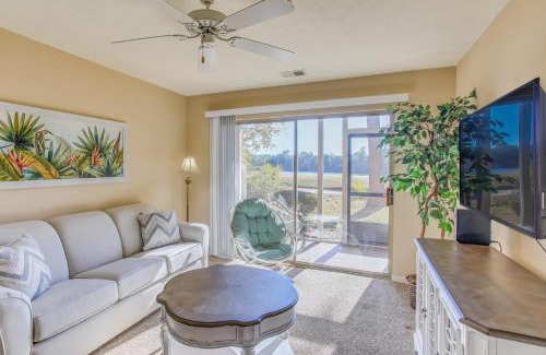 Pawleys Island Apartamento | Pawleys Island Condo with Screened Porch and Golfing!