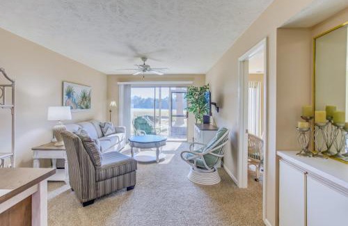 Pawleys Island Apartamento | Pawleys Island Condo with Screened Porch and Golfing!