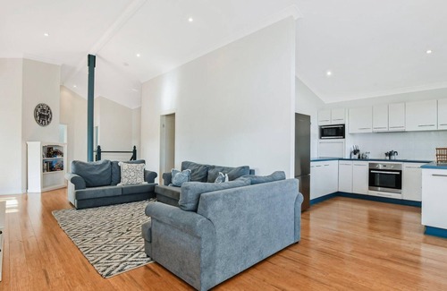 Elizabeth Beach Casa | Paws and Relax - accommodates the whole family including your fur babies