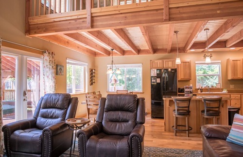 Leavenworth Casa | Hermosa casa con todas las comodidades del hogar O MÁS !! Bañera de hidromasaje, WIFI gratuito,