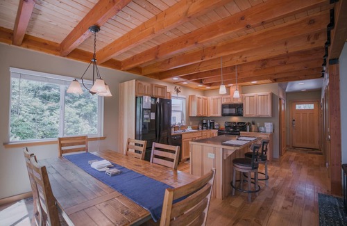 Leavenworth Casa | Hermosa casa con todas las comodidades del hogar O MÁS !! Bañera de hidromasaje, WIFI gratuito,