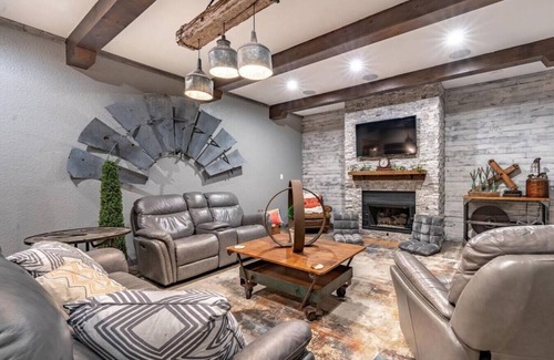 North by Northwest Casa | PB&J Getaway - 3BR/2BA - Courtyard Farmhouse