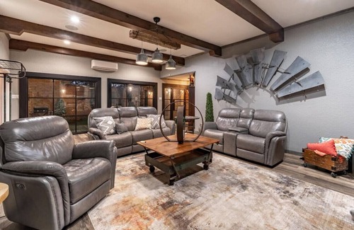 North by Northwest Casa | PB&J Getaway - 3BR/2BA - Courtyard Farmhouse