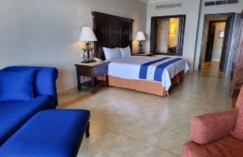 Paraíso Escondido Complejo | PB Sunset Beach Presidential Suite, Cabos 03/16/2024 - 03/23/2024 Sleep upto 8