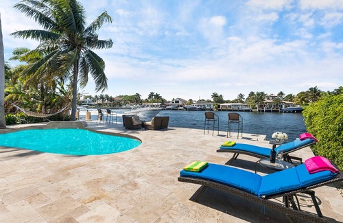 Santa Barbara Estates Casa | PBH * NUEVO RENOVADO EN EL AGUA * PISCINA CLIMATIZADA
