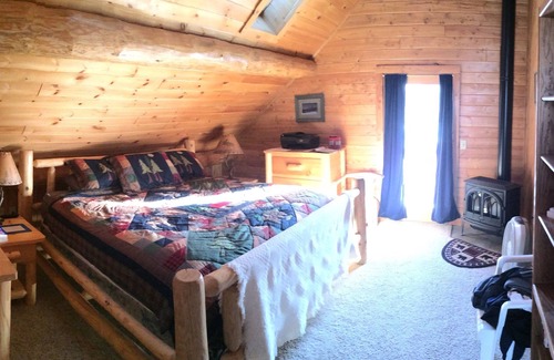 Grand Rapids Cabina | Peterson Bay Log Home Lodge - Quedan grandes aperturas de colores de otoño - ¡Reserve pronto!
