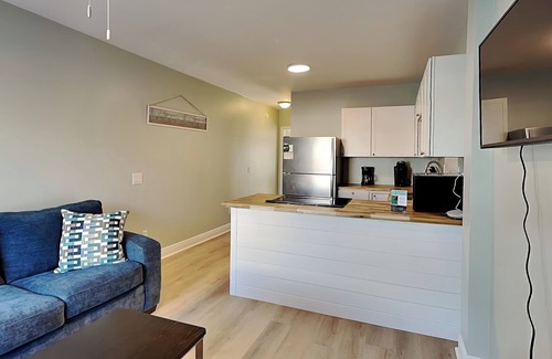 Thomas Drive Condominio | PC Beach Retreat B | Near Beach with Large Shared Backyard and Outdoor Shower