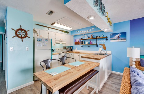 Bel Air Apartamento | PCB Apt w/ Balcony & Gulf Views: Walk to Beach