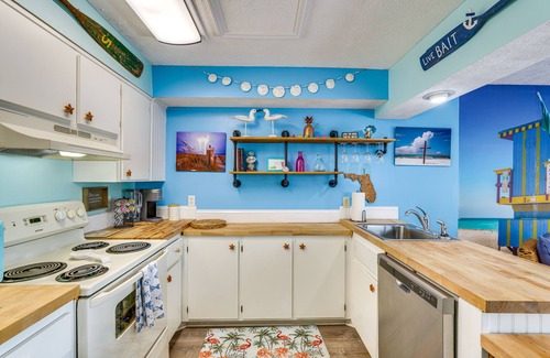 Bel Air Apartamento | PCB Apt w/ Balcony & Gulf Views: Walk to Beach