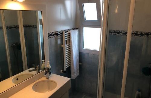 Ponta Delgada Casa | PDelgada 3-Bed House Sleeps 6 Parking & Sea View