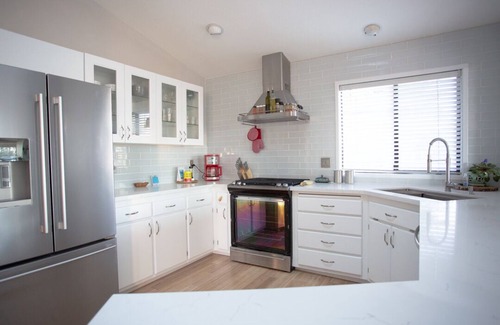 Johns Landing Casa | PDX Penthouse with Atrium Views. Spacious space with Mountain and River views!