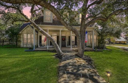 Dripping Springs Casa | Peabody Ranch Luxury Home W/Pool, Hot Tub, Fire Pit!