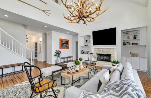 Dripping Springs Casa | Peabody Ranch Luxury Home W/Pool, Hot Tub, Fire Pit!