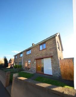 Gravesend Casa | Peace and Love House