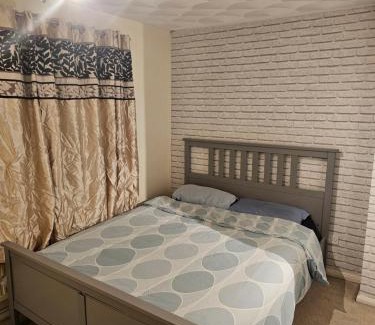 Gravesend Casa | Peace and Love House