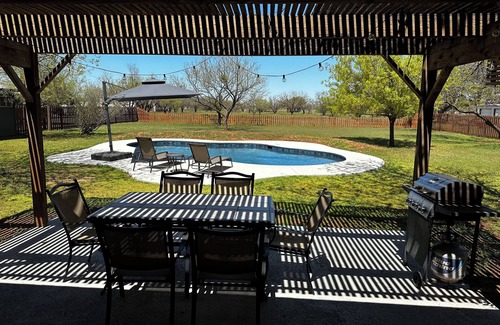 Abilene Casa | ¡Paz y tranquilidad en este gran y hermoso refugio rural con piscina privada!