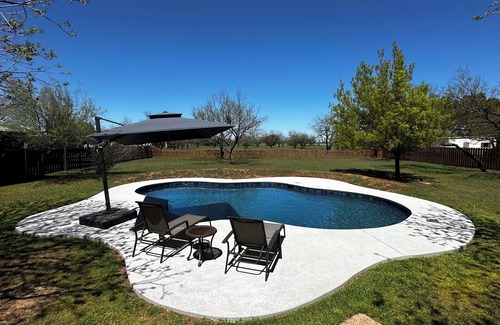 Abilene Casa | ¡Paz y tranquilidad en este gran y hermoso refugio rural con piscina privada!