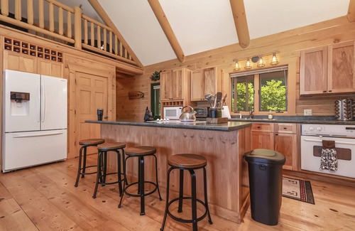 Arkdale Cabina | PEACE AND QUIET SAND VALLEY Spacious log home with tranquil lake view